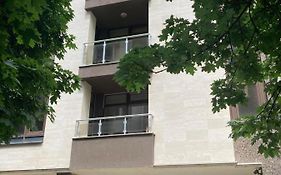 Este Apart 5 - Top Center